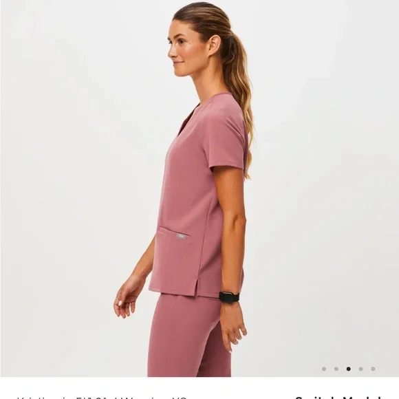 Figs mauve two pocket scrub top. Excellent condition. - Picture 2 of 9